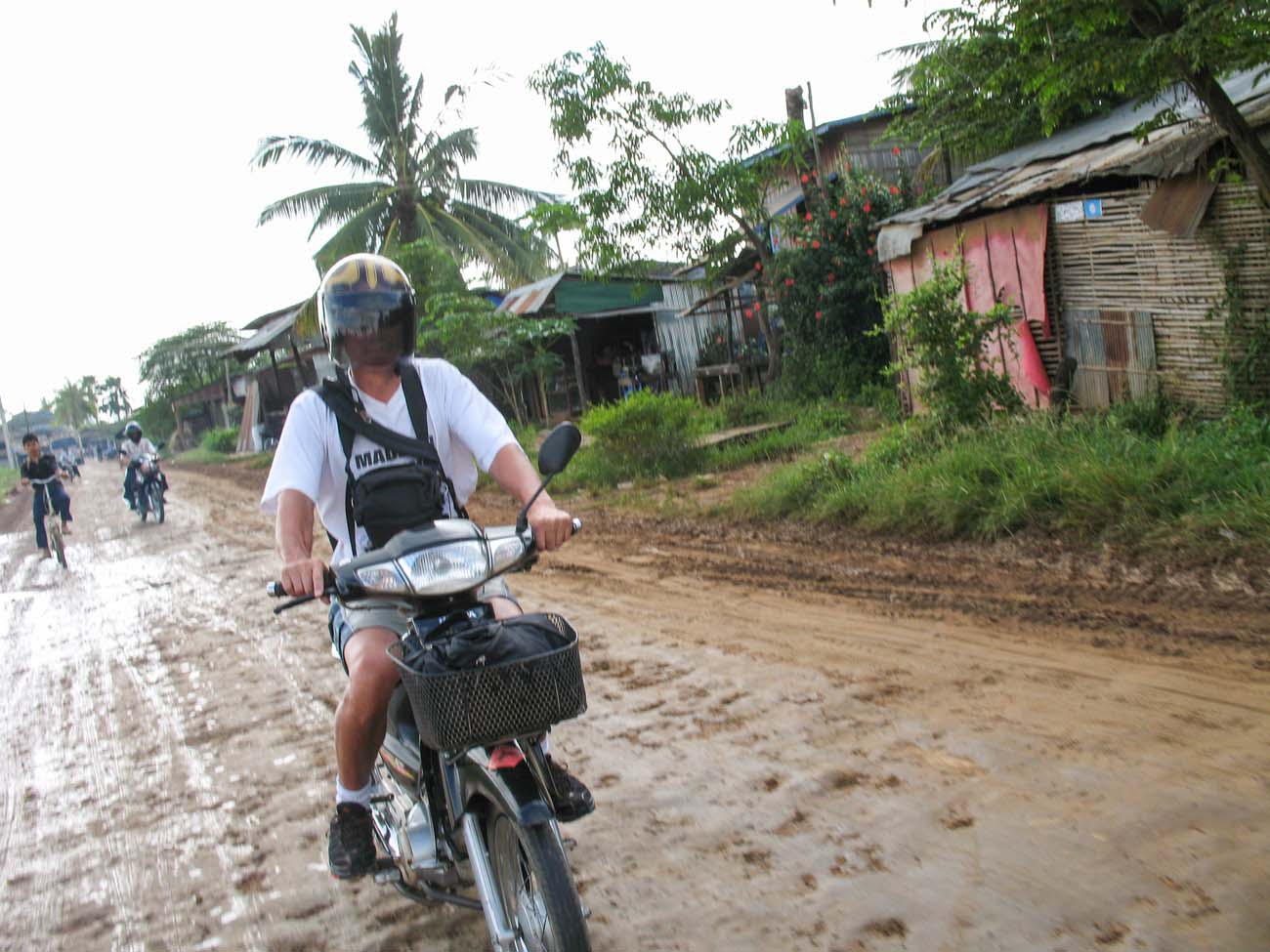 Motobike adventure in Battambang, Cambodia